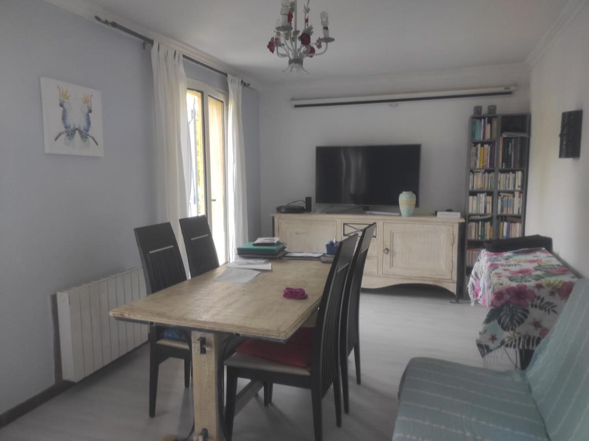 Chambre Spatieuse Avec Grand Lit. Aspet Exterior foto
